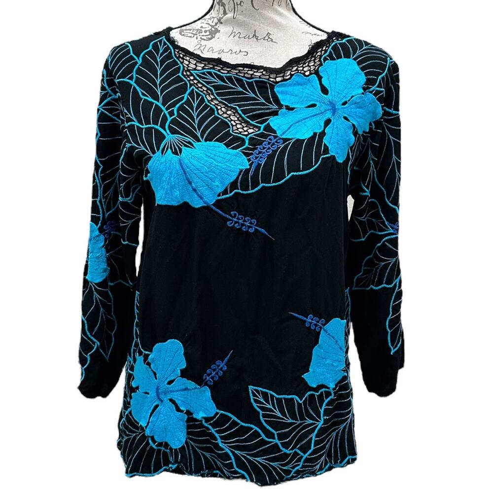 Vintage 70s Bali Cutwork Floral Top In Black & Blue